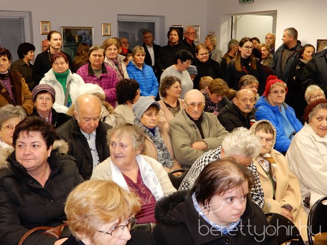 Fellobant az első gyertya lángja 02